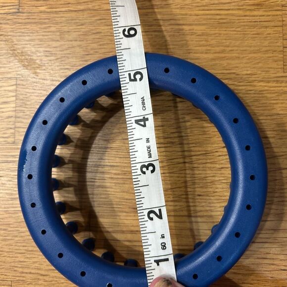 Round Knitting Set of 4 Crafting Looms - Picture 8 of 8